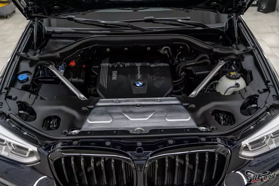 BMW X3. Окрас деталей кузова, керамика, полиуретан и химчистка салона.